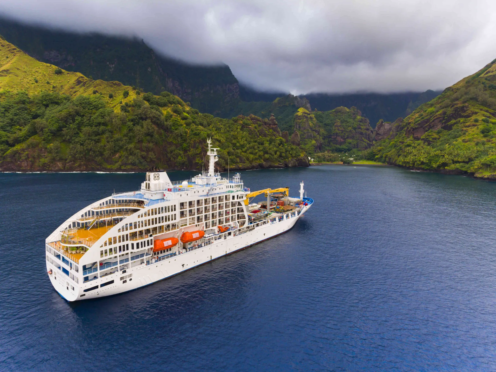 8 Ways To Cruise In The Islands Of Tahiti Tahiti Tourisme   P2 01 Fatu Hiva Fatuiva 105 A Lionel Gouverneur 3992x2992 1.webp