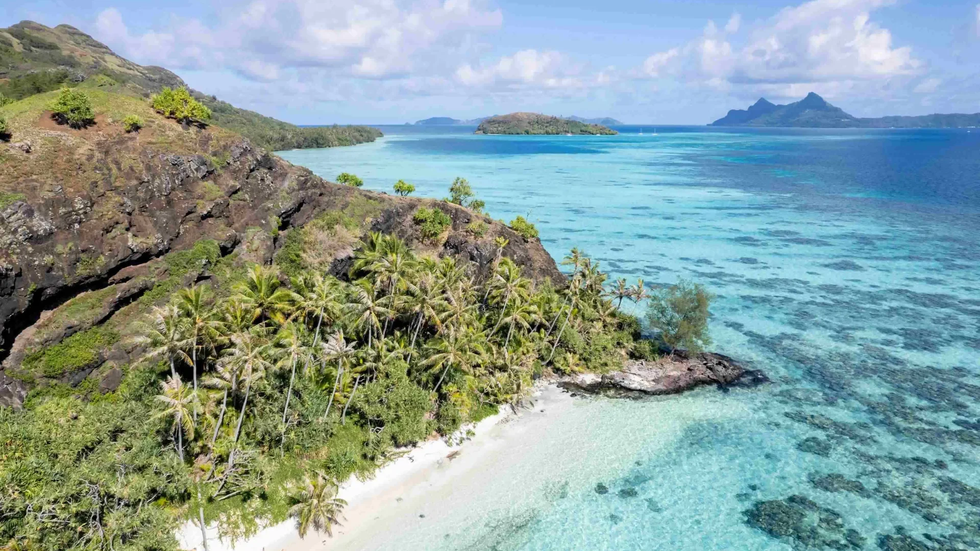 Akamaru island in the Gambier Islands © Tim McKenna