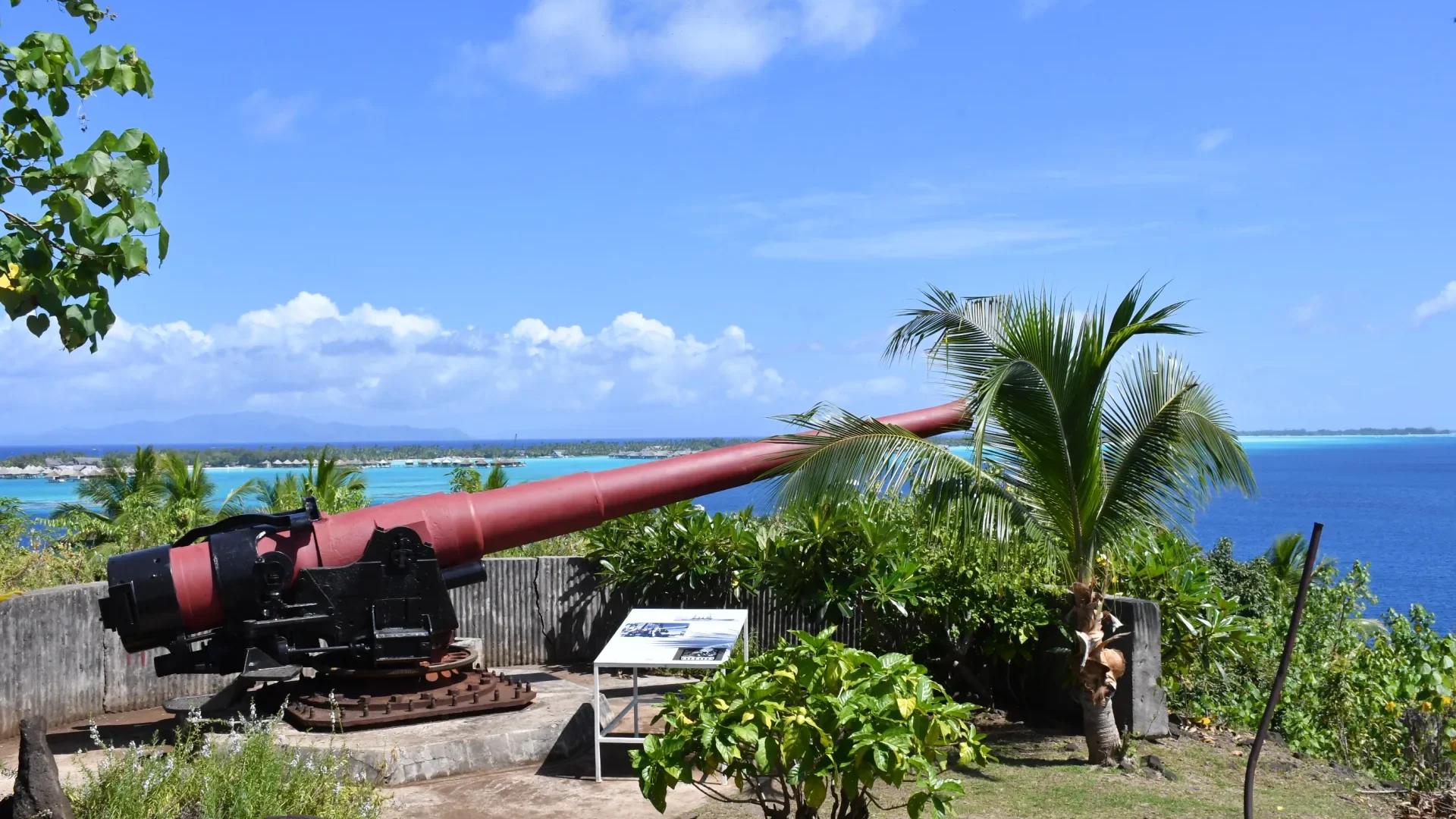 profil-dun-canon-militaire-sur-le-site-haamaire-a-bora-bora-association-memoire-polynesienne