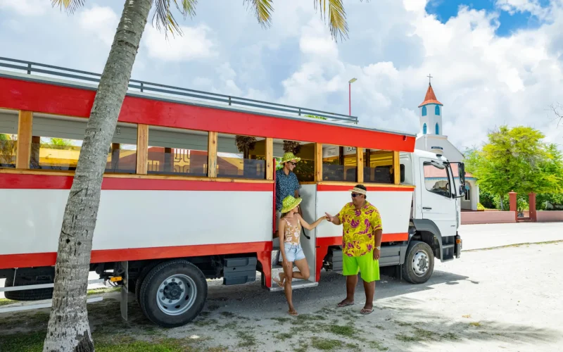 Le truck, un transport chaleureux qui reflète bien Tahiti Et Ses Îles - FAKARAVA_©_Grégoire Le Bacon