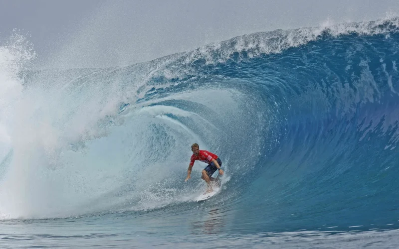 The mythical Teahupo'o wave ©Steve Dickinson