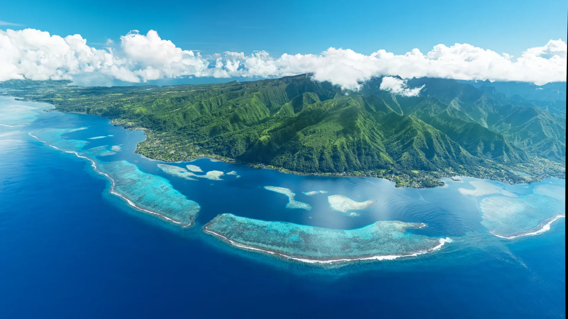 Tahiti vue du ciel © Grégoire Le Bacon _ LionAiles