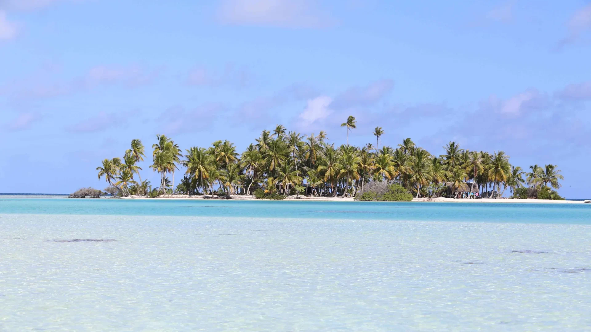 Les eaux turquises des Îles Tuamotu ©Bernard Rubinstein