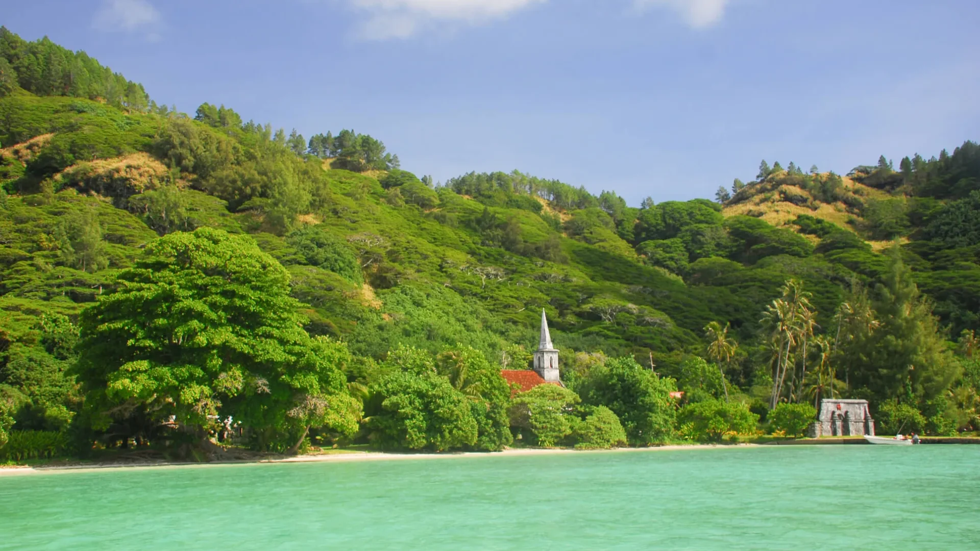 Vue sur une Cathédrale Akamaru à Mangareva ©Frédéric Cristol