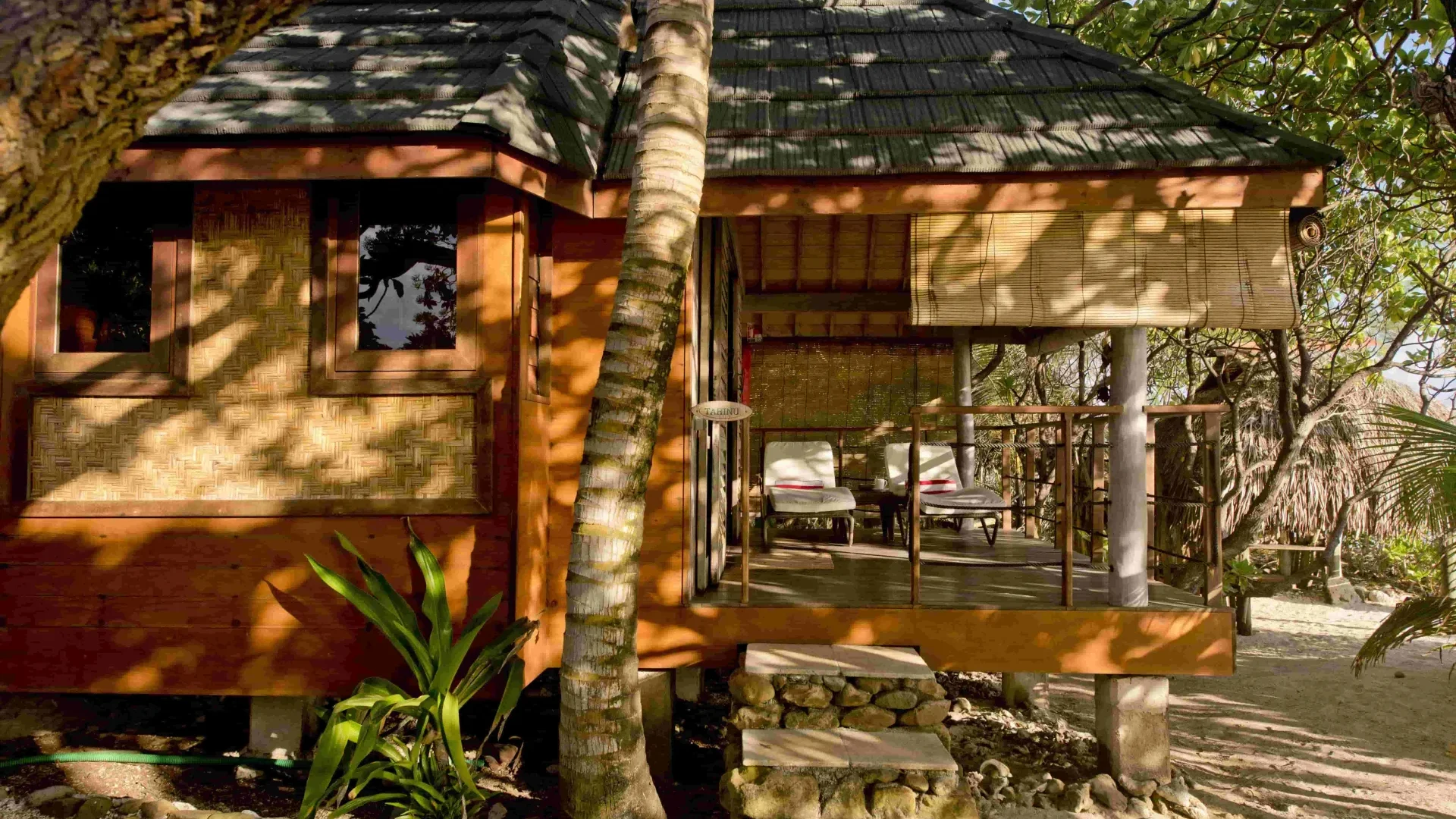 Bungalow sur une plage à Moorea © Hélène Havard