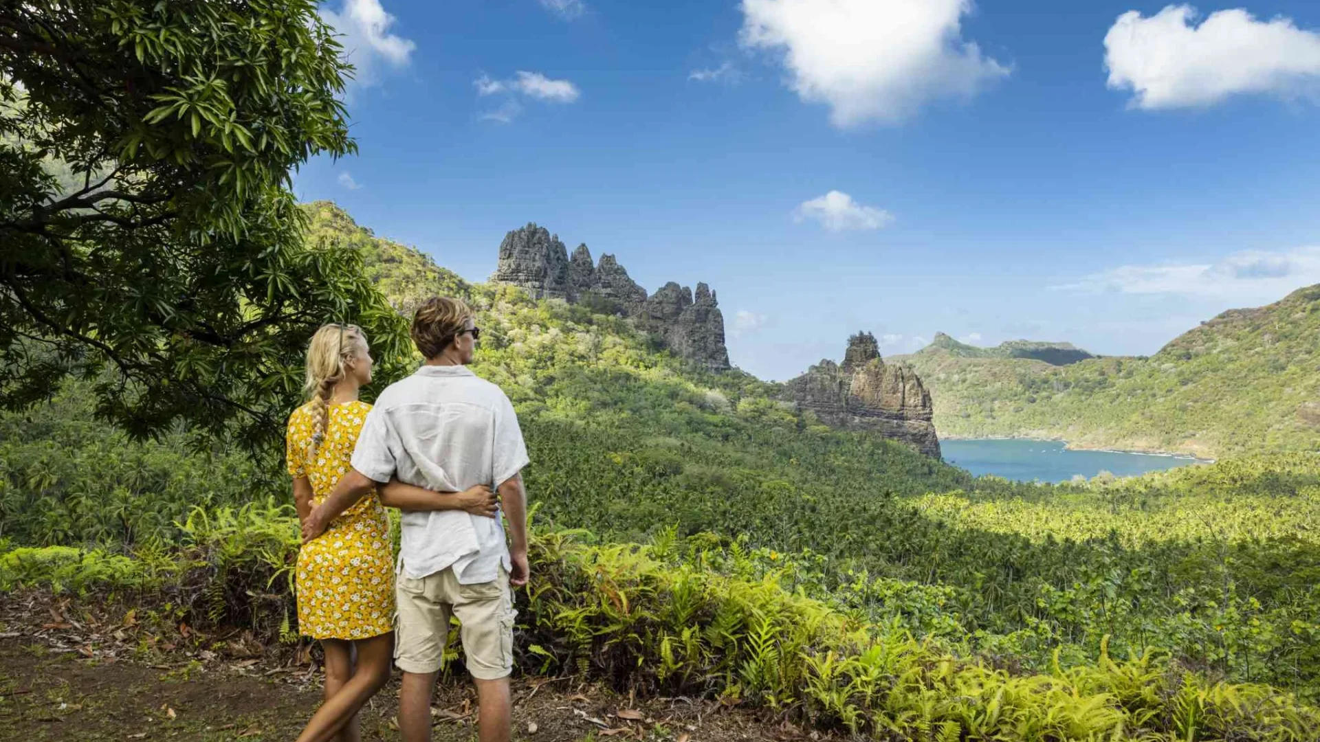 Randonnée en couple à Nuku Hiva aux îles Marquises © Grégoire Le Bacon