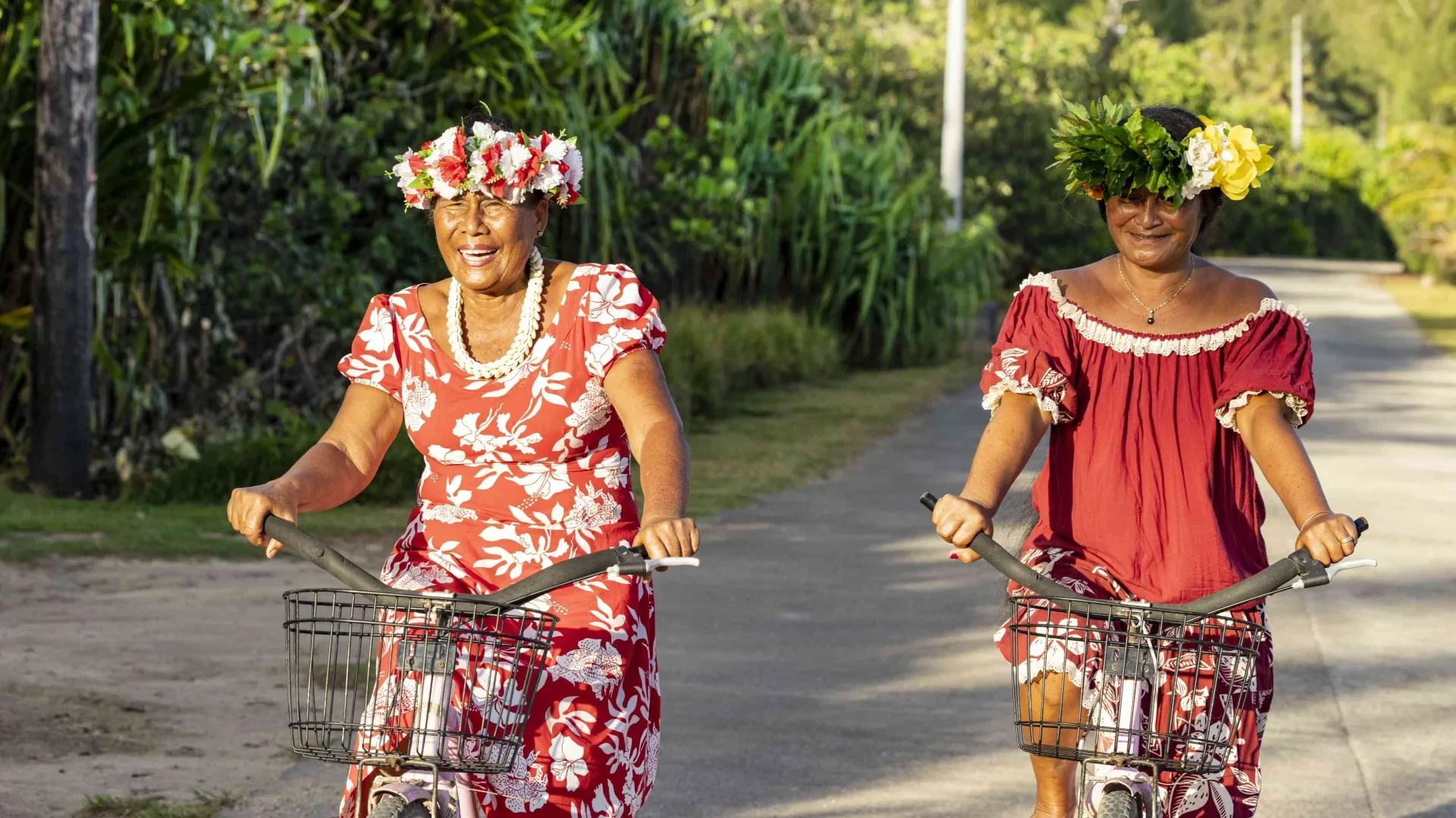 Balade à vélo à Raivavae © Grégoire Le Bacon