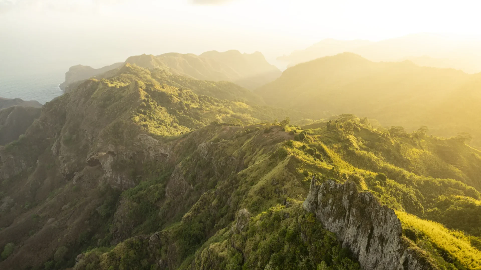 Les montagnes de Nuku Hiva © Grégoire Le Bacon