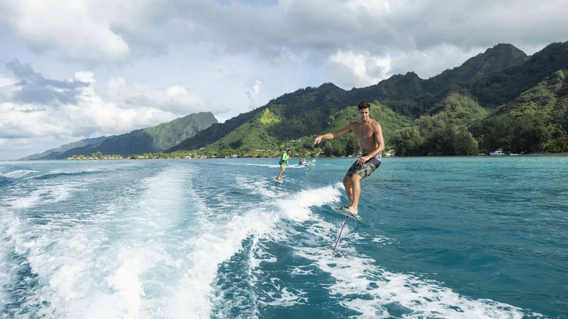 Foiling in Moorea © Grégoire Le Bacon